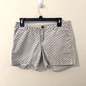 Merona Women's shorts size 6 gray white cute fun pattern